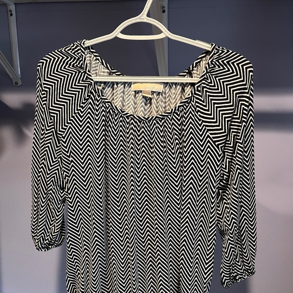 MICHAEL Michael Kors Size Medium Black and White Top - Picture 1 of 3